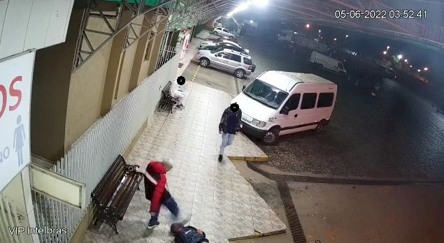 Presa dupla que agrediu e tomou arma de policial em Arapoti